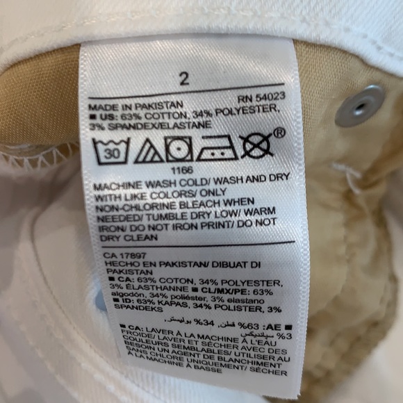 NWOT white old navy jeans - Picture 3 of 3